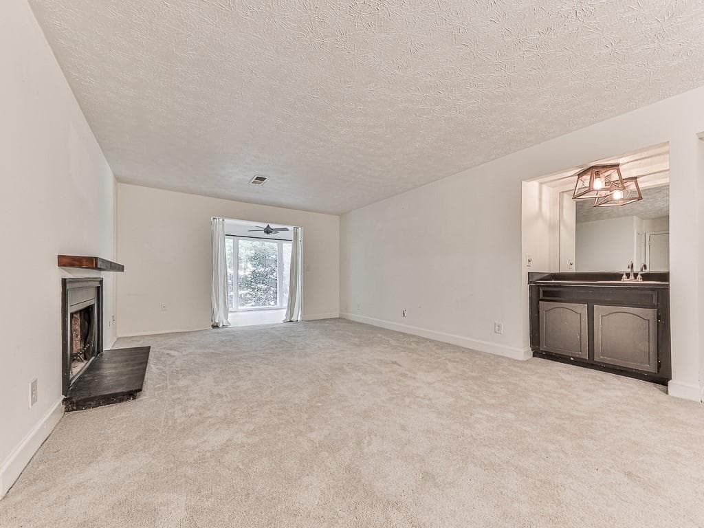 2 bedroom, 2 bathroom, 1,166 sq ft condominium under contract at 1634 Roanoke Place 7, Marietta, GA 30067 — photo 9