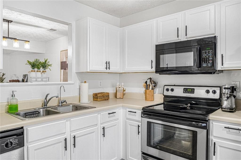 3 bedroom, 3 bathroom, 1,560 sq ft townhouse for sale at 3342 Waldrop Trail, Decatur, GA 30034 — photo 7