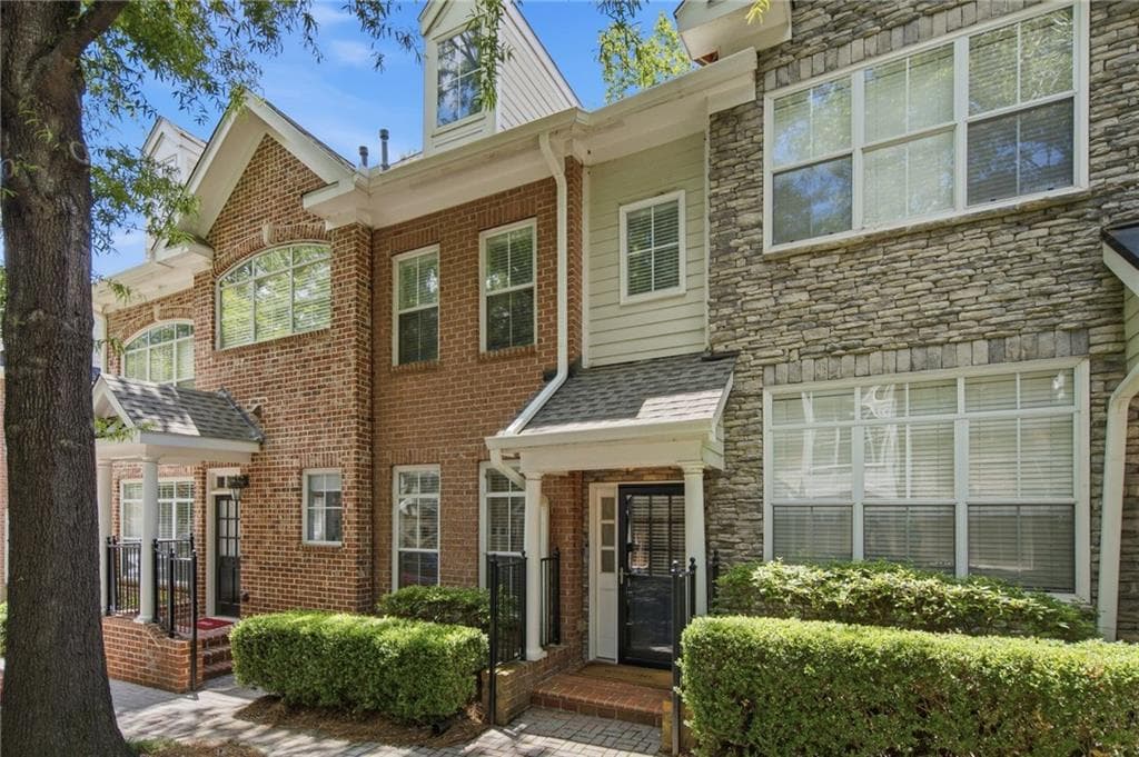 1 bedroom, 2 bathroom, 1,224 sq ft townhouse for sale at 1147 Glenridge Place, Atlanta, GA 30342