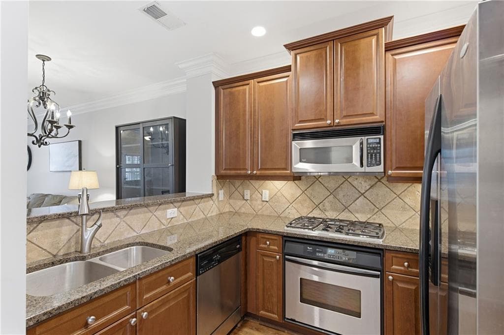 1 bedroom, 2 bathroom, 1,224 sq ft townhouse for sale at 1147 Glenridge Place, Atlanta, GA 30342 — photo 7
