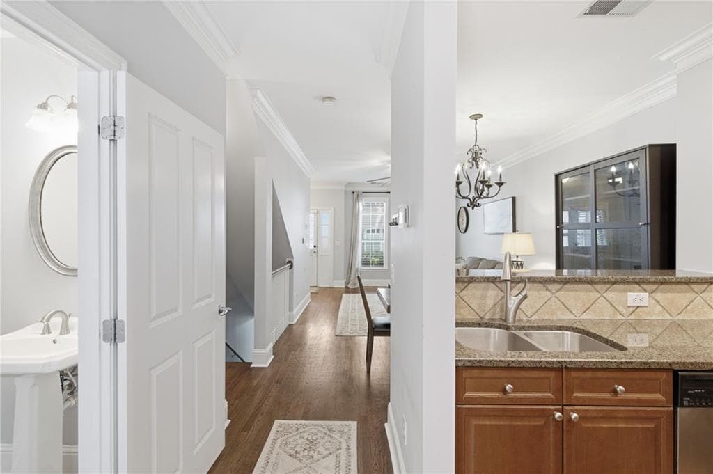 1 bedroom, 2 bathroom, 1,224 sq ft townhouse for sale at 1147 Glenridge Place, Atlanta, GA 30342 — photo 8