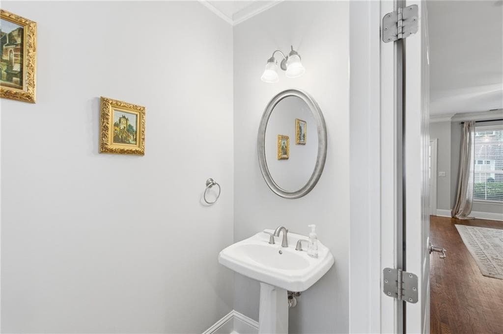 1 bedroom, 2 bathroom, 1,224 sq ft townhouse for sale at 1147 Glenridge Place, Atlanta, GA 30342 — photo 9