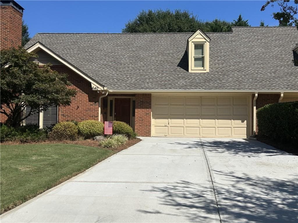 3 bedroom, 3 bathroom, 2,873 sq ft townhouse for sale at 640 Brickleberry Court, Roswell, GA 30075 — photo 1 of 40