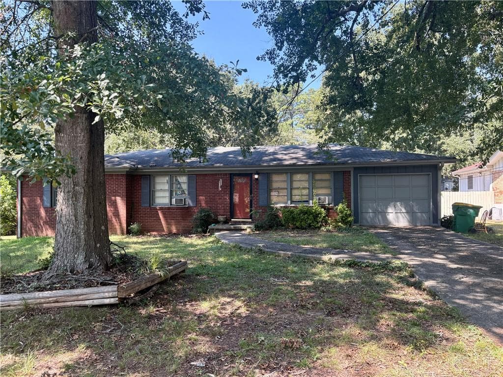 3 bedroom, 2 bathroom, 1,259 sq ft single family residence under contract at 684 Virginia Circle, Forest Park, GA 30297