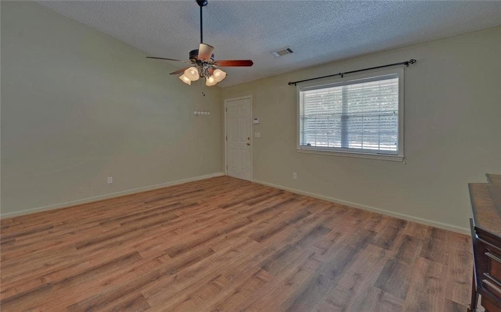 2 bedroom, 2 bathroom, 1,184 sq ft condominium for sale at 2947 Florence Drive, Gainesville, GA 30504 — photo 4