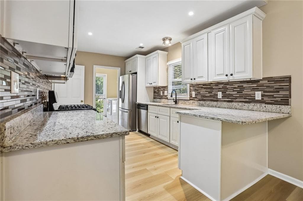 4 bedroom, 3 bathroom, 2,579 sq ft single family residence for sale at 4104 Dream Catcher Drive, Woodstock, GA 30189 — photo 7
