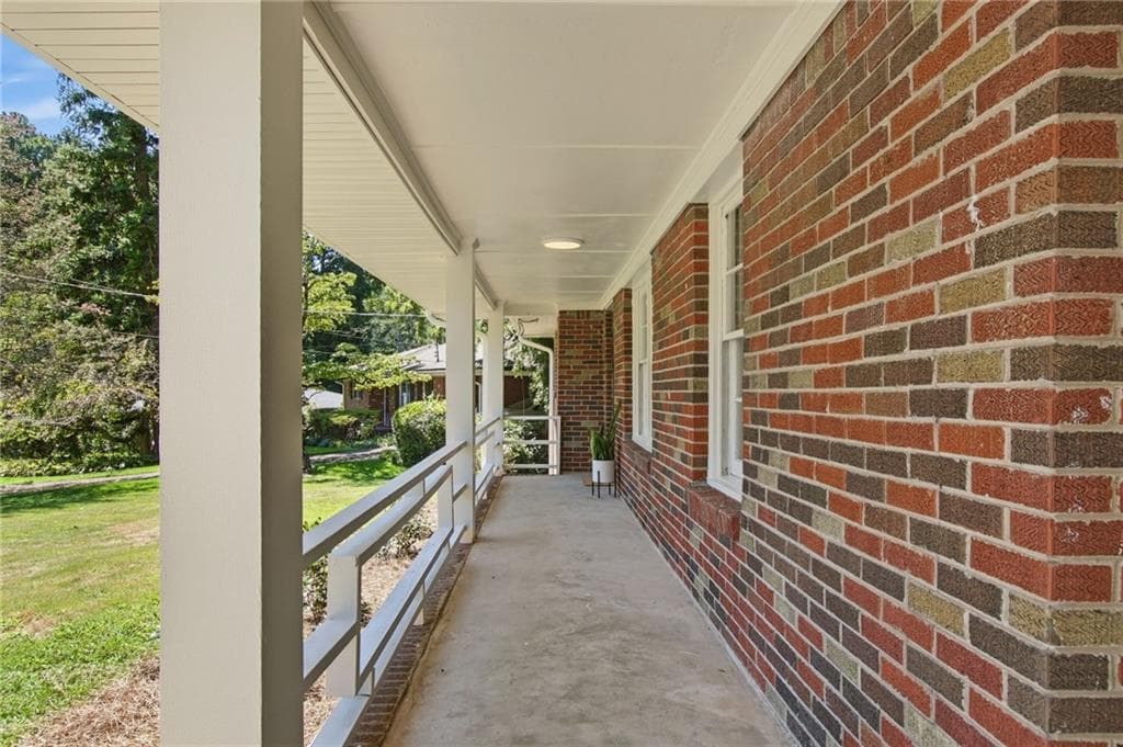 3 bedroom, 3 bathroom, 1,791 sq ft single family residence under contract at 1541 Moncrief Circle, Decatur, GA 30033 — photo 6