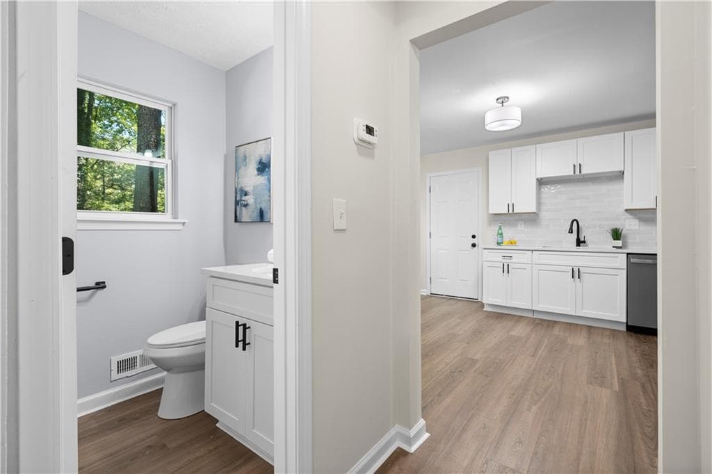 4 bedroom, 3 bathroom, 2,354 sq ft single family residence for sale at 1550 Olde Mill Court, Marietta, GA 30066 — photo 7