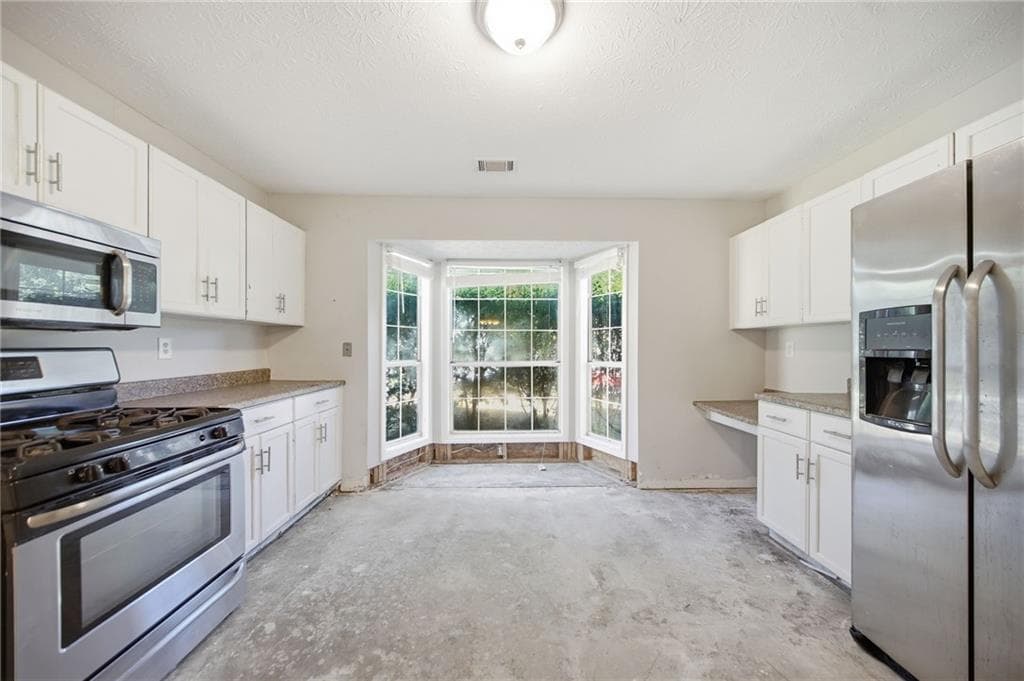 3 bedroom, 3 bathroom, 2,515 sq ft single family residence for sale at 5145 N Bridges Drive, Johns Creek, GA 30022 — photo 7
