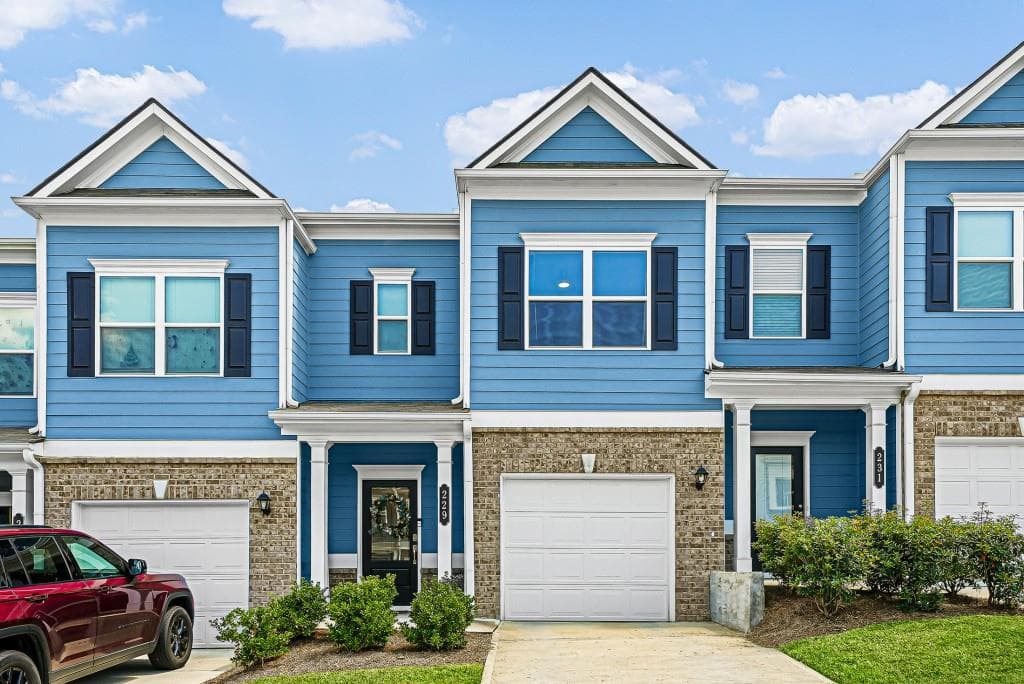 3 bedroom, 2 bathroom, 1,628 sq ft townhouse for sale at 229 Dupont Drive, Cartersville, GA 30121 — photo 2