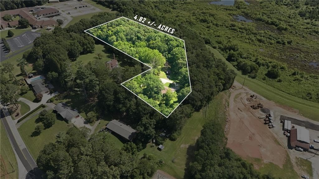 3 bedroom, 2 bathroom, 1,708 sq ft single family residence for sale at 500 Ketron Drive, Clarkesville, GA 30523 — photo 2
