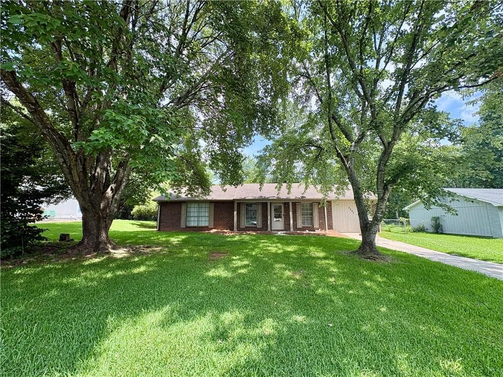 3 bedroom, 2 bathroom, 1,562 sq ft single family residence for sale at 2892 Haddon Drive, Rex, GA 30273