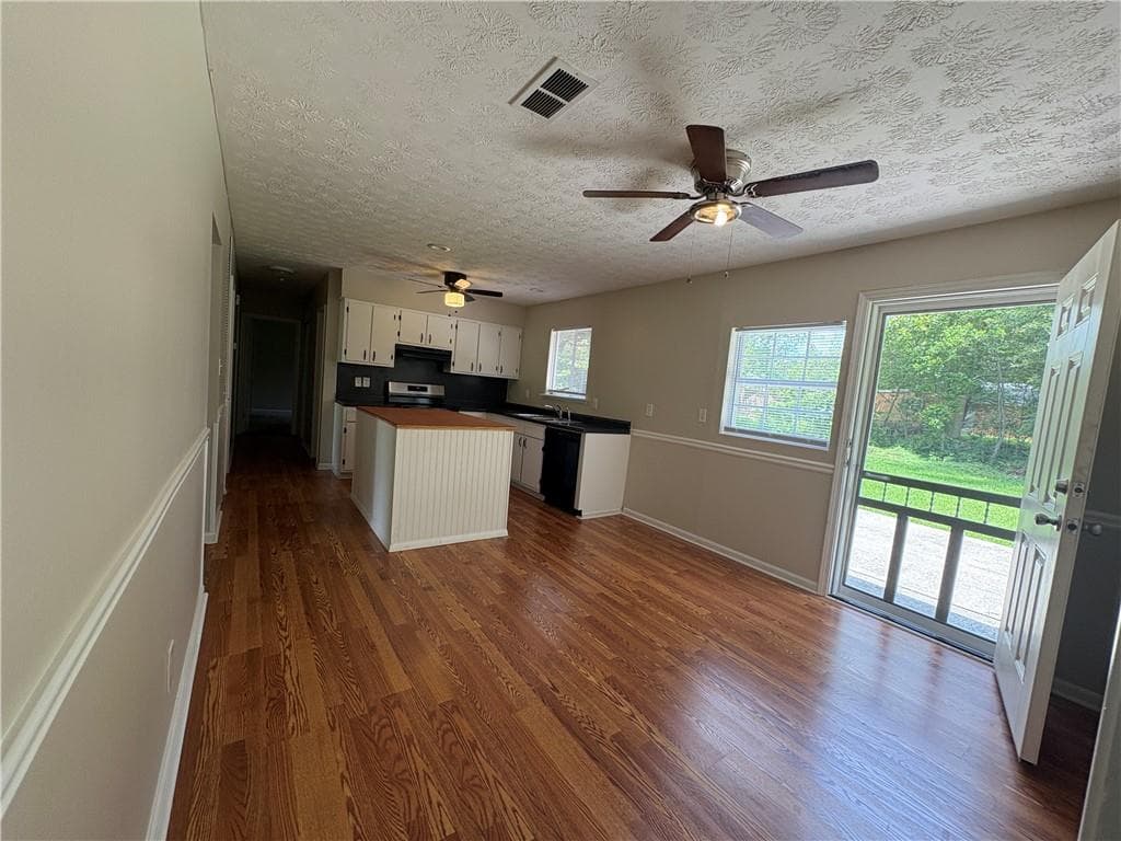 3 bedroom, 2 bathroom, 1,562 sq ft single family residence for sale at 2892 Haddon Drive, Rex, GA 30273 — photo 4