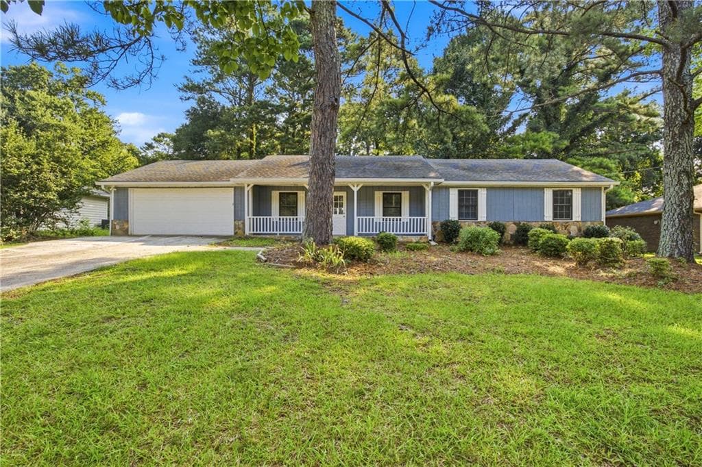 3 bedroom, 2 bathroom, 1,433 sq ft single family residence for sale at 2384 Three Bars Drive, Snellville, GA 30078 — photo 1 of 16