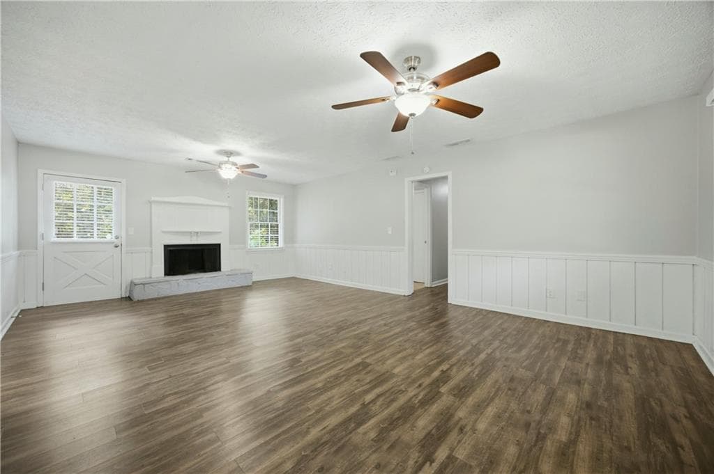 3 bedroom, 2 bathroom, 1,433 sq ft single family residence for sale at 2384 Three Bars Drive, Snellville, GA 30078 — photo 2