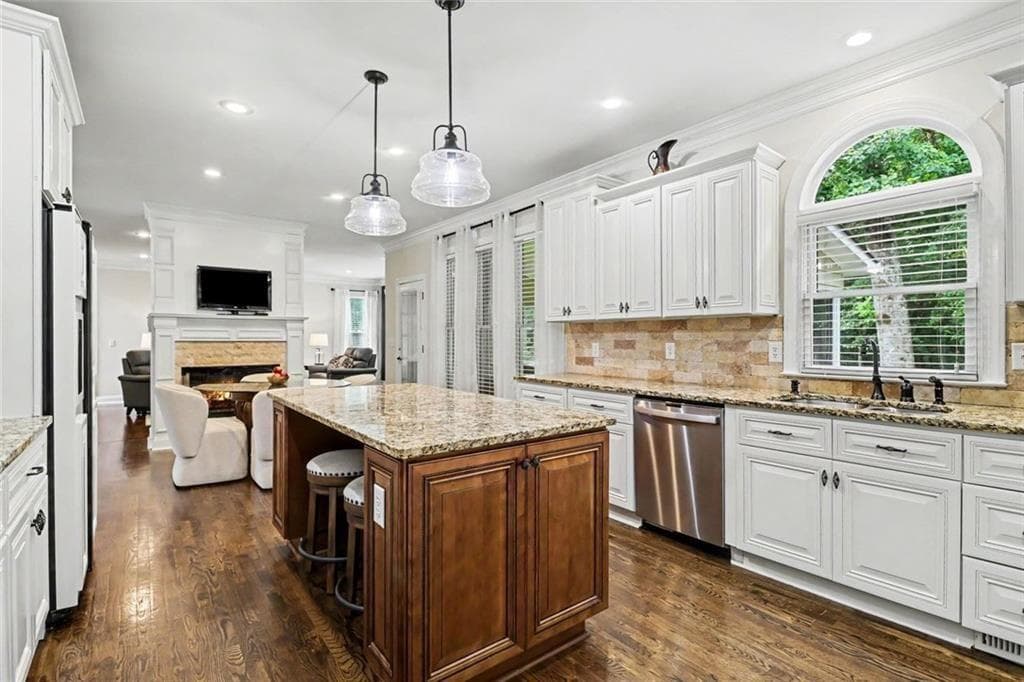 6 bedroom, 5 bathroom, 4,260 sq ft single family residence for sale at 1135 Jennifer Oaks Drive, Alpharetta, GA 30004 — photo 10