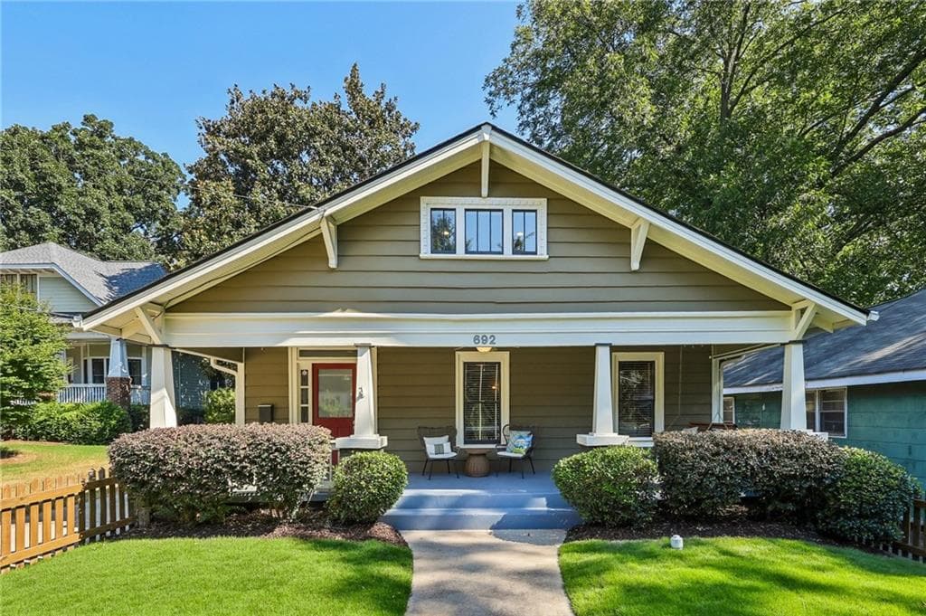 3 bedroom, 2 bathroom, 2,367 sq ft single family residence under contract at 692 Glenwood Avenue, Atlanta, GA 30312