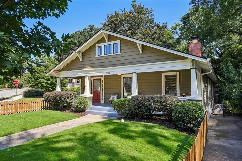 3 bedroom, 2 bathroom, 2,367 sq ft single family residence under contract at 692 Glenwood Avenue, Atlanta, GA 30312 — photo 2
