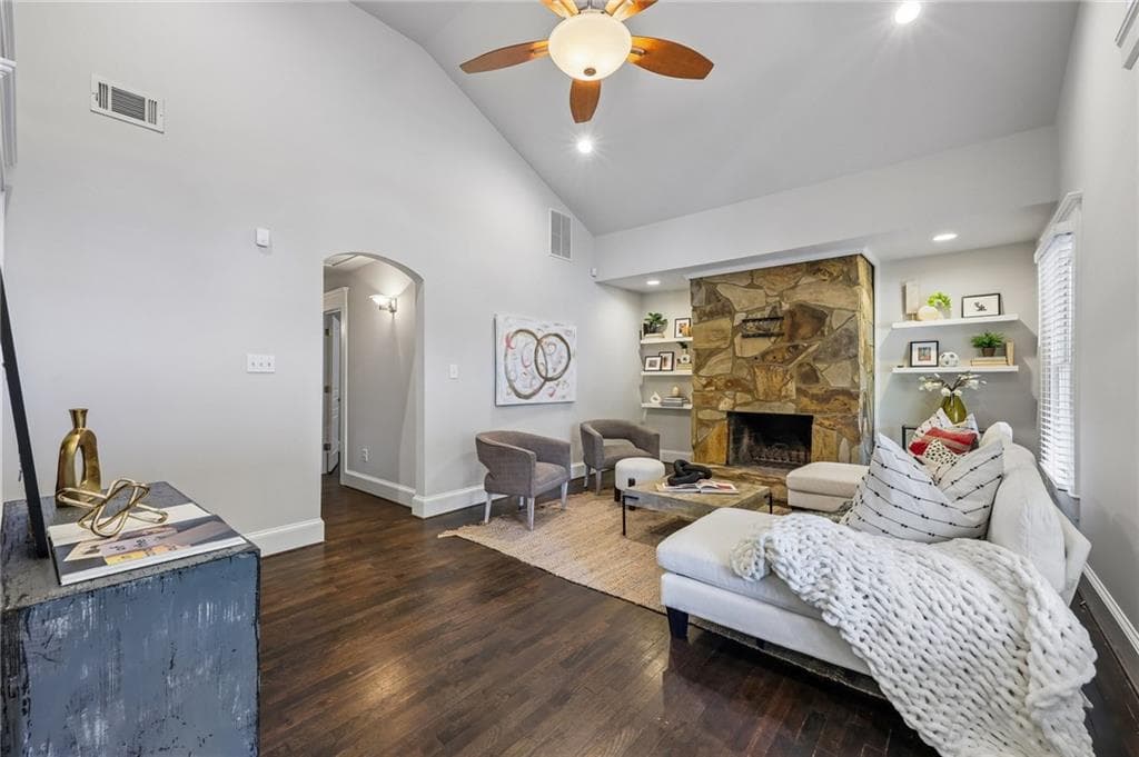 3 bedroom, 2 bathroom, 2,367 sq ft single family residence under contract at 692 Glenwood Avenue, Atlanta, GA 30312 — photo 3