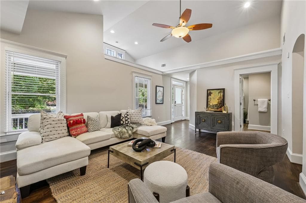3 bedroom, 2 bathroom, 2,367 sq ft single family residence under contract at 692 Glenwood Avenue, Atlanta, GA 30312 — photo 6