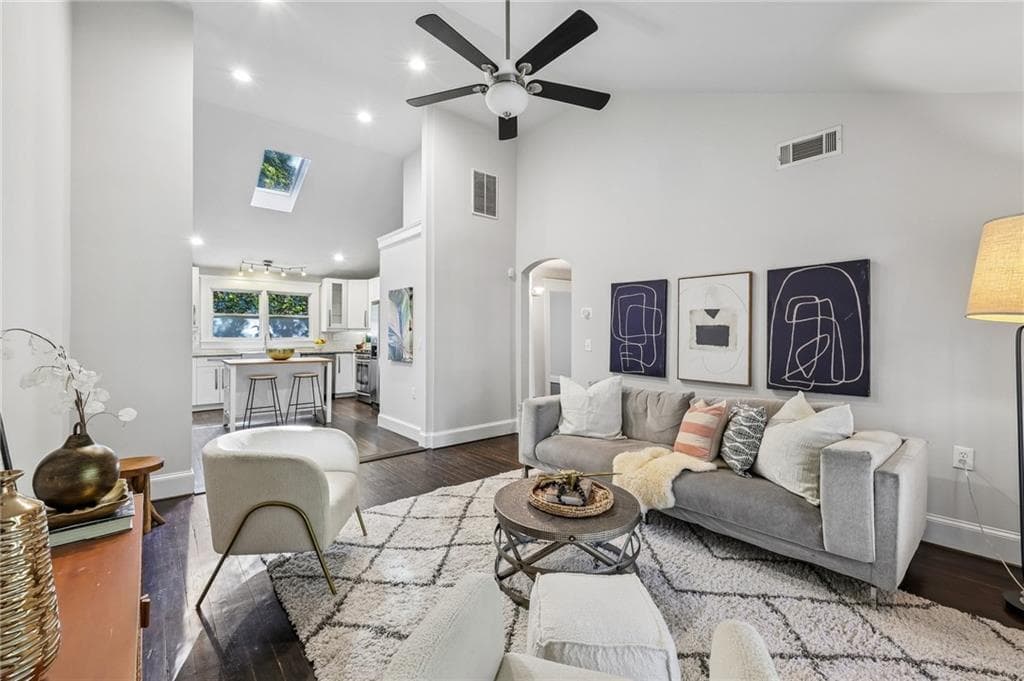 3 bedroom, 2 bathroom, 2,367 sq ft single family residence under contract at 692 Glenwood Avenue, Atlanta, GA 30312 — photo 8