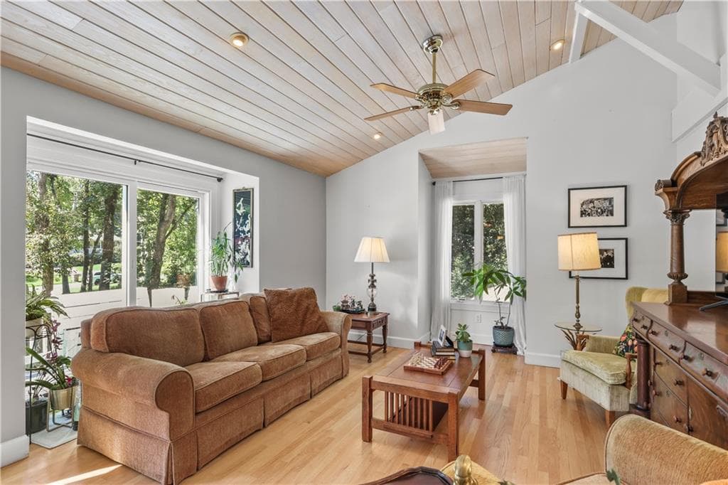 3 bedroom, 3 bathroom, 2,580 sq ft single family residence under contract at 2753 Holly Ridge Circle, Marietta, GA 30062 — photo 4