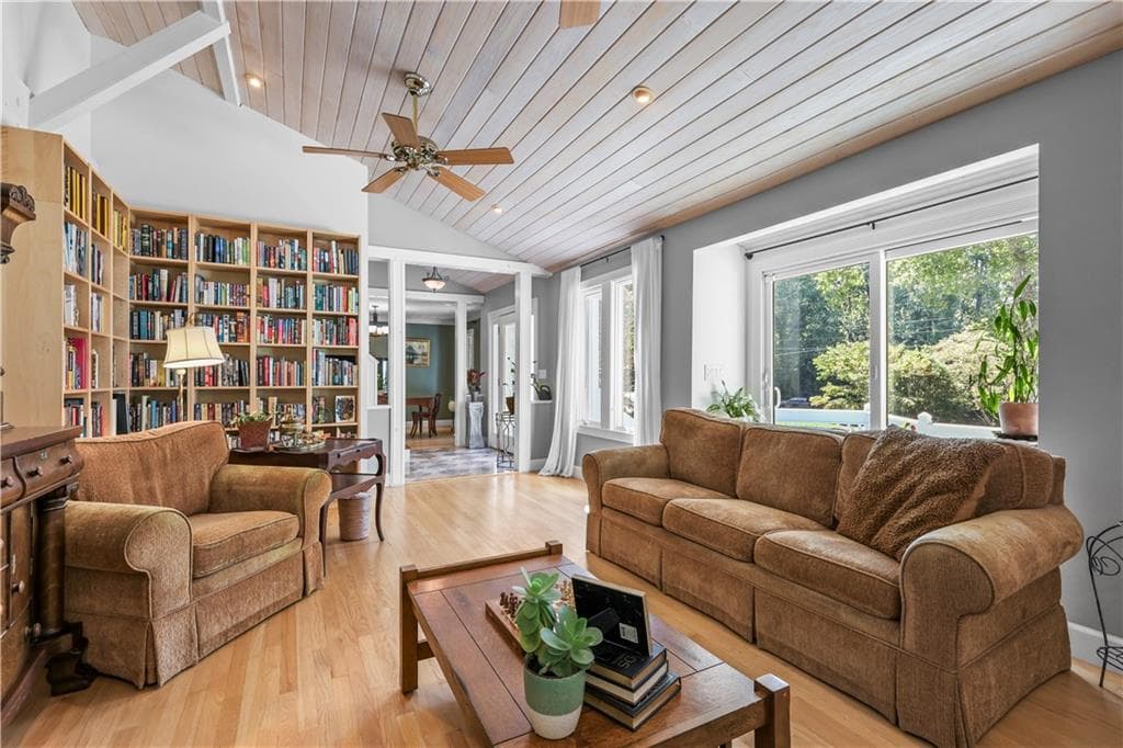 3 bedroom, 3 bathroom, 2,580 sq ft single family residence under contract at 2753 Holly Ridge Circle, Marietta, GA 30062 — photo 6