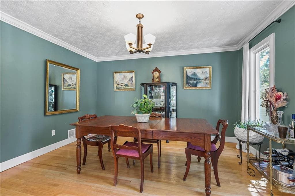 3 bedroom, 3 bathroom, 2,580 sq ft single family residence under contract at 2753 Holly Ridge Circle, Marietta, GA 30062 — photo 8