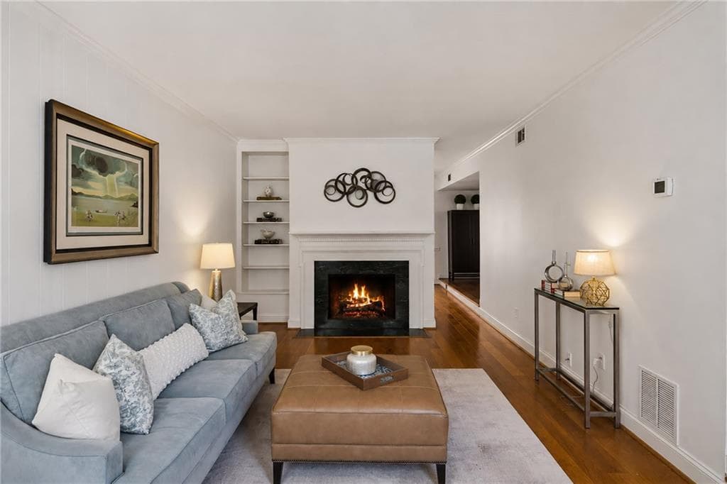 3 bedroom, 3 bathroom, 1,944 sq ft townhouse under contract at 4620 Wieuca Road 68, Atlanta, GA 30342