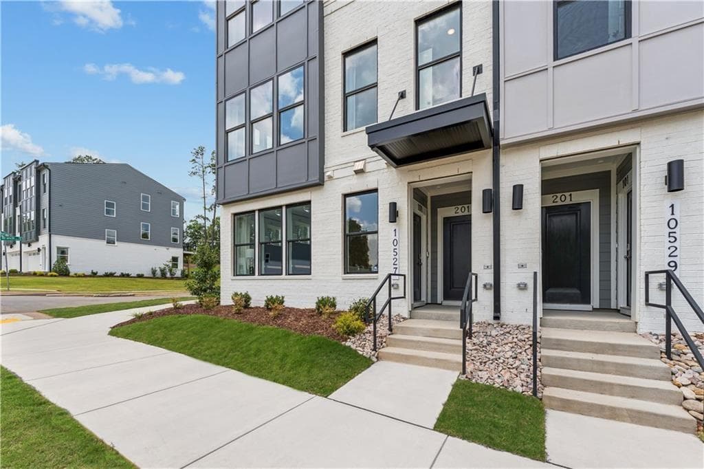 3 bedroom, 3 bathroom, 2,650 sq ft condominium for sale at 356 Skylar Court 112, Atlanta, GA 30315 — photo 2