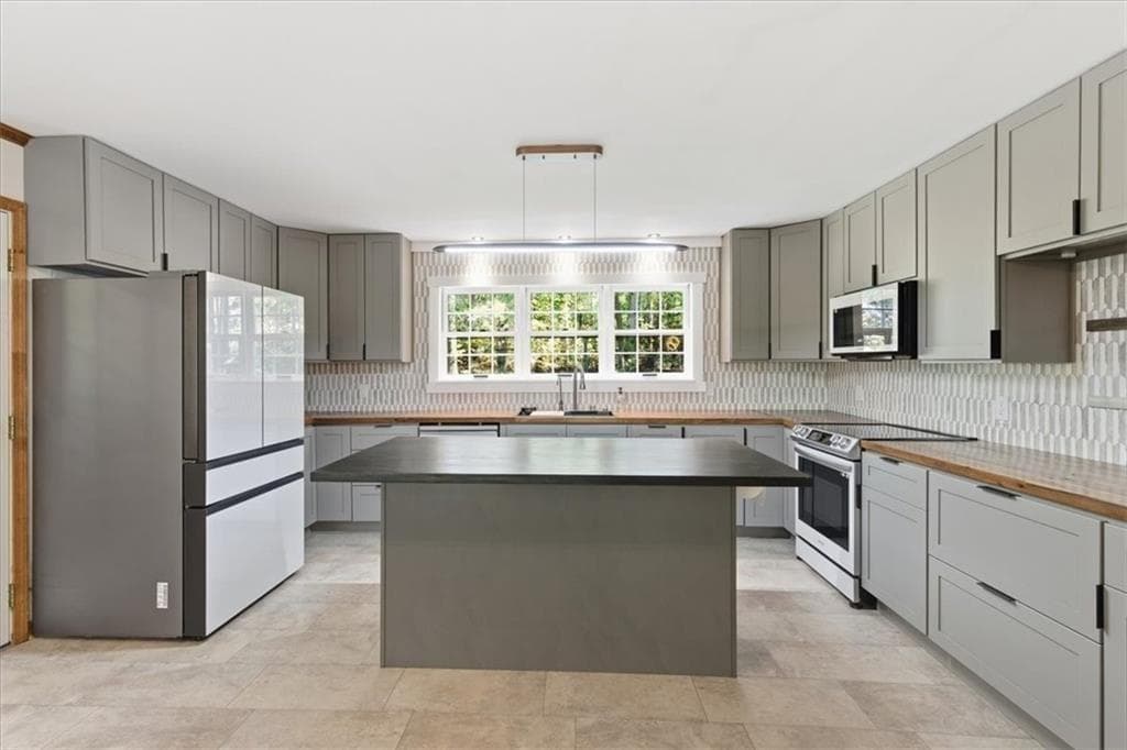 4 bedroom, 2 bathroom, 2,262 sq ft single family residence for sale at 5430 Bethlehem Road, Fairburn, GA 30213 — photo 6