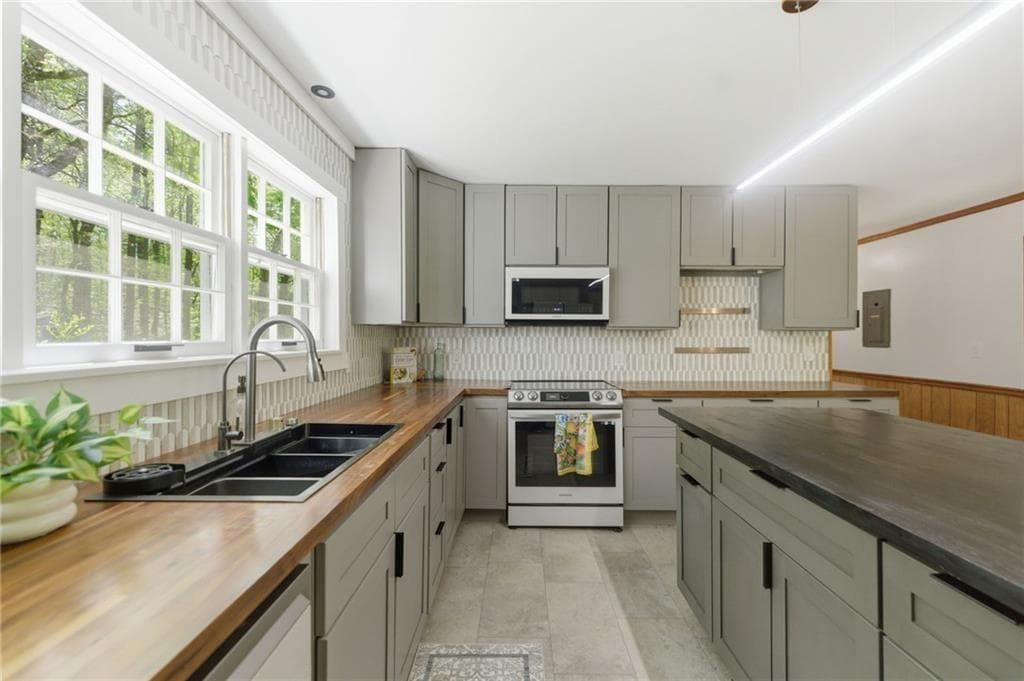 4 bedroom, 2 bathroom, 2,262 sq ft single family residence for sale at 5430 Bethlehem Road, Fairburn, GA 30213 — photo 8