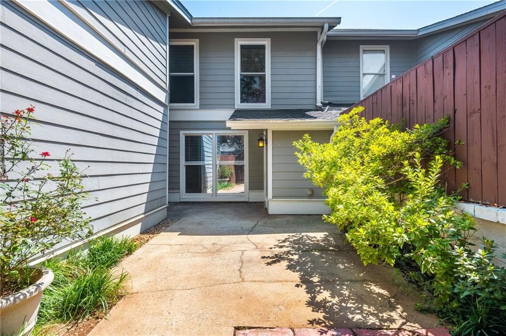 3 bedroom, 3 bathroom, 1,800 sq ft condominium for sale at 4939 Meadow Lane, Marietta, GA 30068 — photo 9