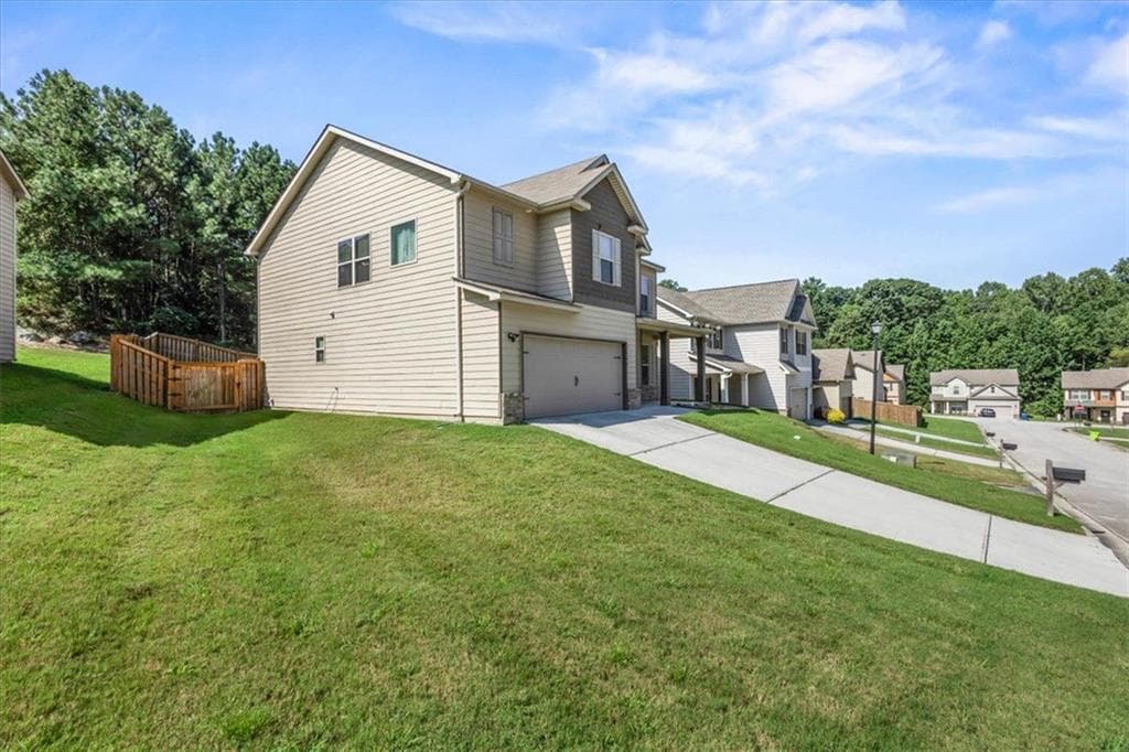4 bedroom, 3 bathroom, 2,742 sq ft single family residence under contract at 2322 Jessica Lane, Fairburn, GA 30213 — photo 4