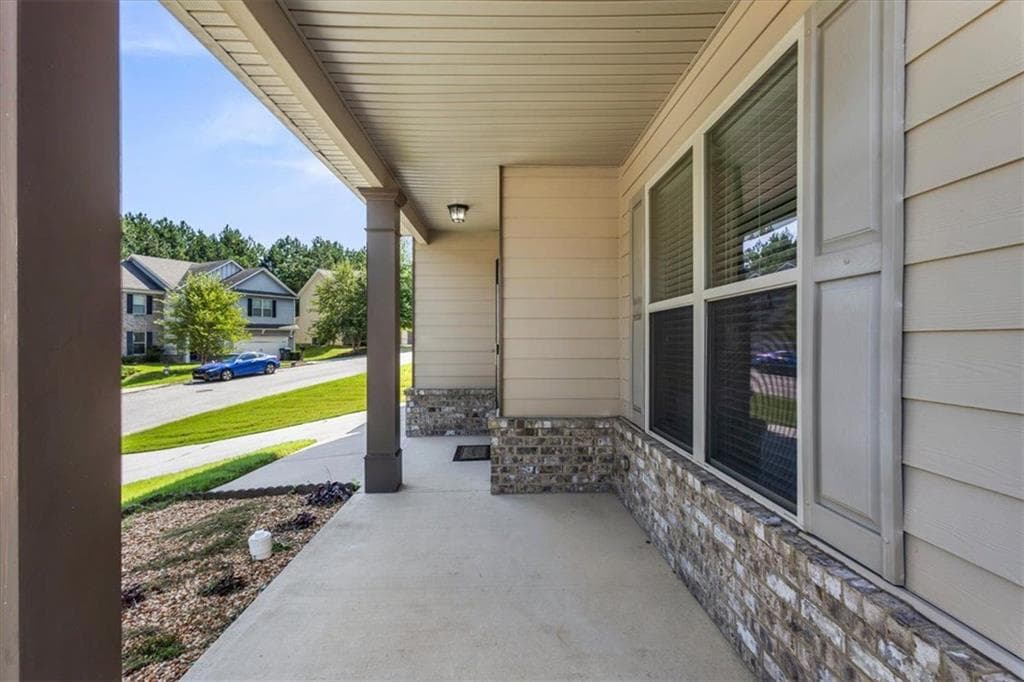 4 bedroom, 3 bathroom, 2,742 sq ft single family residence under contract at 2322 Jessica Lane, Fairburn, GA 30213 — photo 7