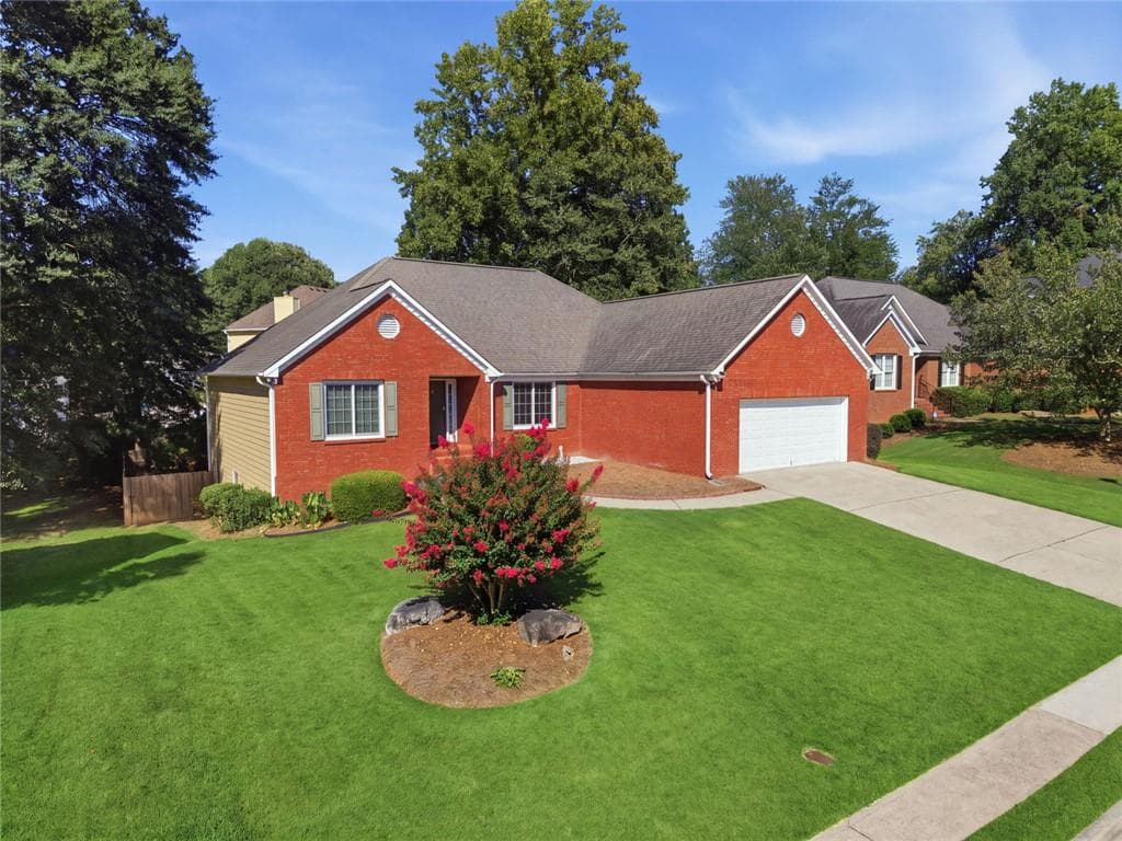 3 bedroom, 2 bathroom, 1,924 sq ft single family residence under contract at 1424 Oak Bend Way, Lawrenceville, GA 30045 — photo 2