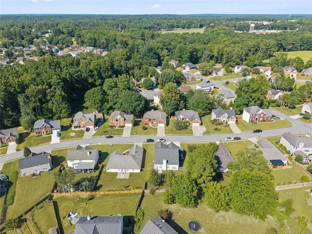 3 bedroom, 2 bathroom, 1,924 sq ft single family residence under contract at 1424 Oak Bend Way, Lawrenceville, GA 30045 — photo 3