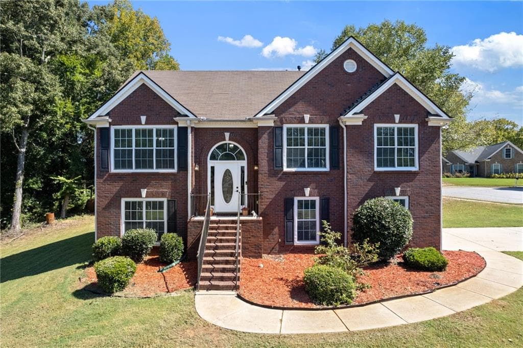 4 bedroom, 3 bathroom, 3,976 sq ft single family residence under contract at 3299 Kings Bay Court, Decatur, GA 30034