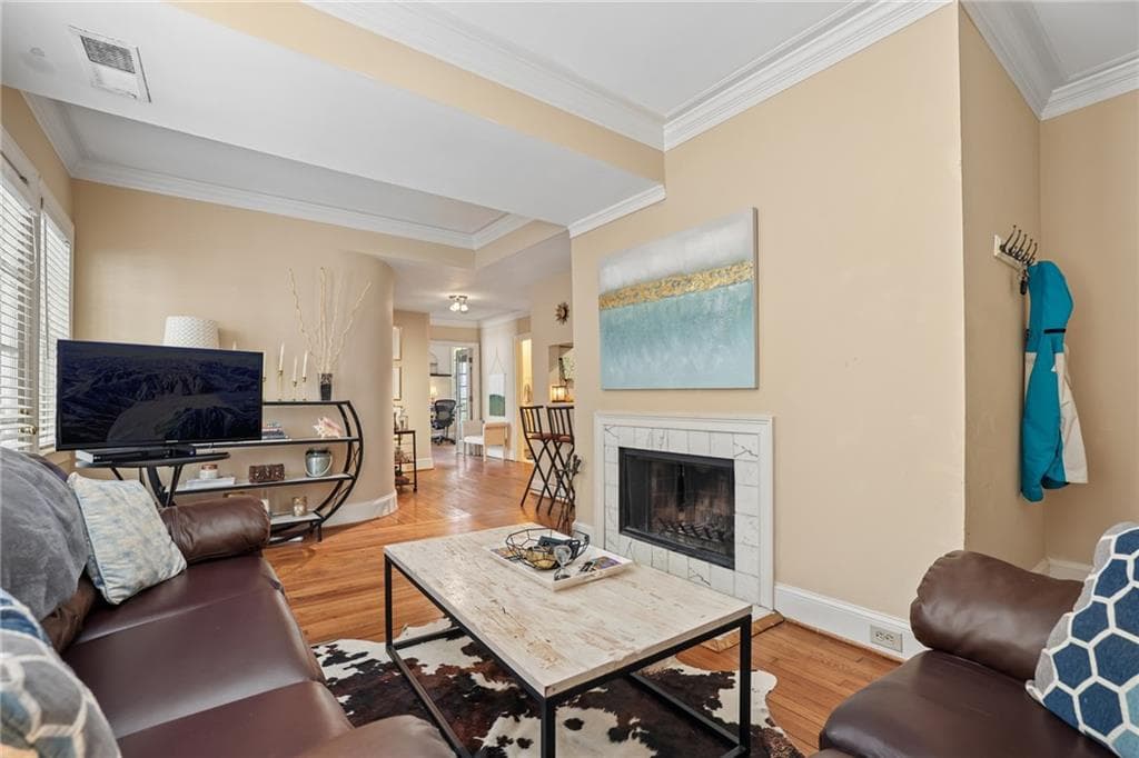 2 bedroom, 2 bathroom, 924 sq ft condominium for sale at 2840 Peachtree Road 410, Atlanta, GA 30305 — photo 4