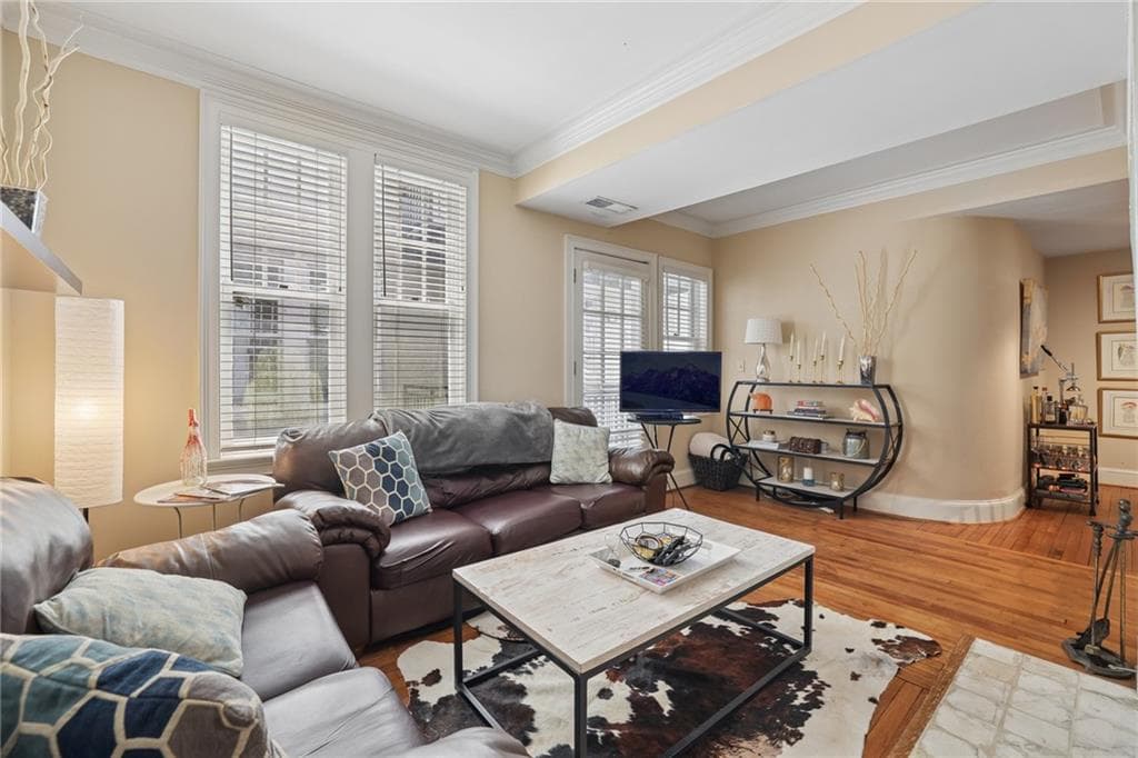 2 bedroom, 2 bathroom, 924 sq ft condominium for sale at 2840 Peachtree Road 410, Atlanta, GA 30305 — photo 7