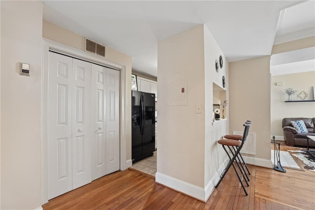 2 bedroom, 2 bathroom, 924 sq ft condominium for sale at 2840 Peachtree Road 410, Atlanta, GA 30305 — photo 10