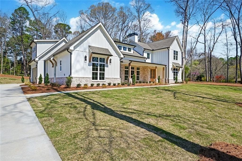 4 bedroom, 4 bathroom, 3,600 sq ft single family residence under contract at 273 Hickory Hills Drive, Jefferson, GA 30549 — photo 2