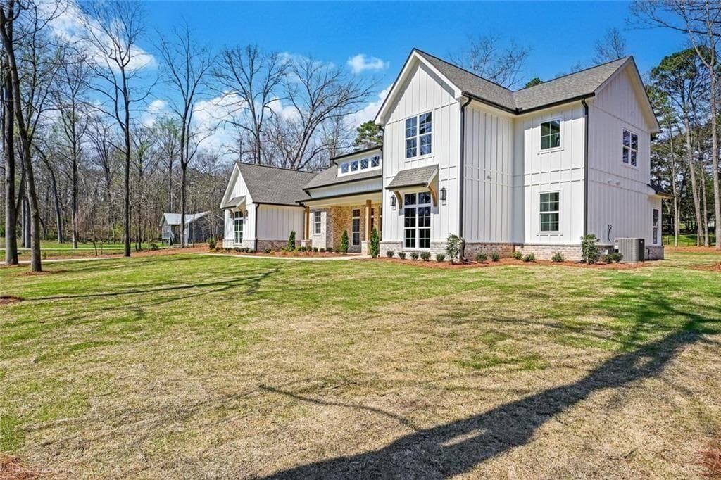4 bedroom, 4 bathroom, 3,600 sq ft single family residence under contract at 273 Hickory Hills Drive, Jefferson, GA 30549 — photo 3