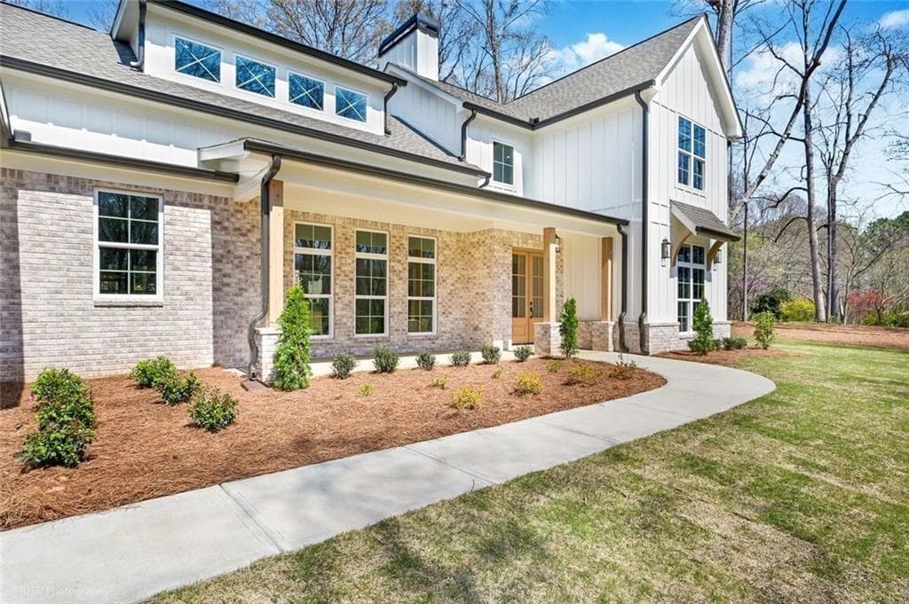 4 bedroom, 4 bathroom, 3,600 sq ft single family residence under contract at 273 Hickory Hills Drive, Jefferson, GA 30549 — photo 4