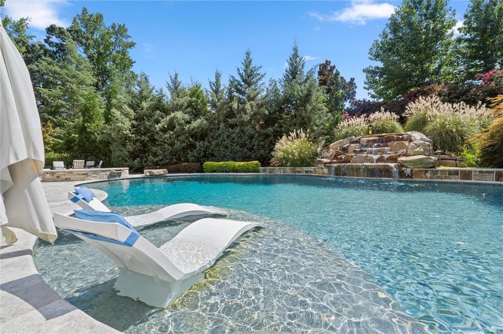 6 bedroom, 7 bathroom, 7,340 sq ft single family residence under contract at 11035 Bradford Lane, Suwanee, GA 30024 — photo 4