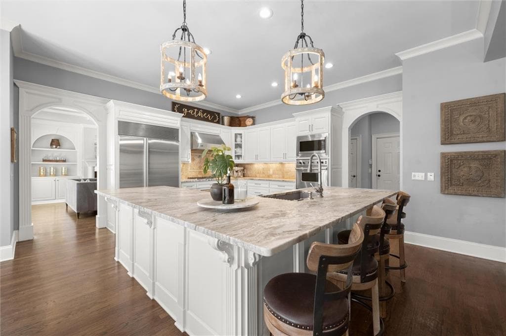 6 bedroom, 7 bathroom, 7,340 sq ft single family residence under contract at 11035 Bradford Lane, Suwanee, GA 30024 — photo 6