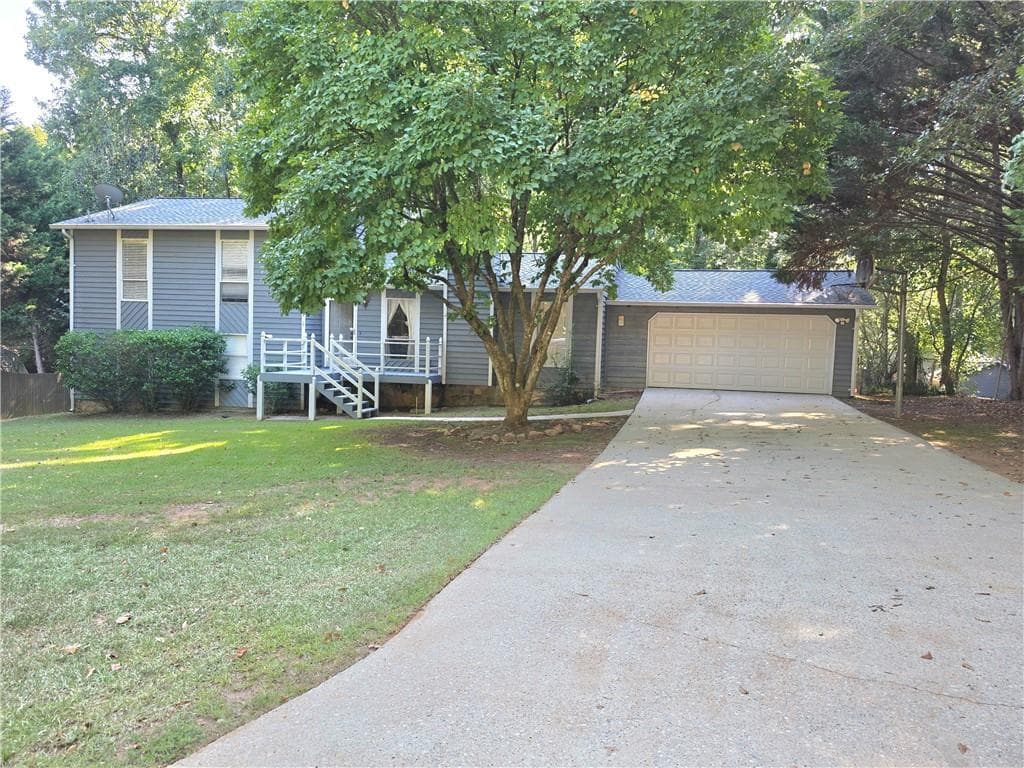 4 bedroom, 3 bathroom, 2,125 sq ft single family residence for sale at 692 Talemwood Court, Lawrenceville, GA 30044 — photo 2