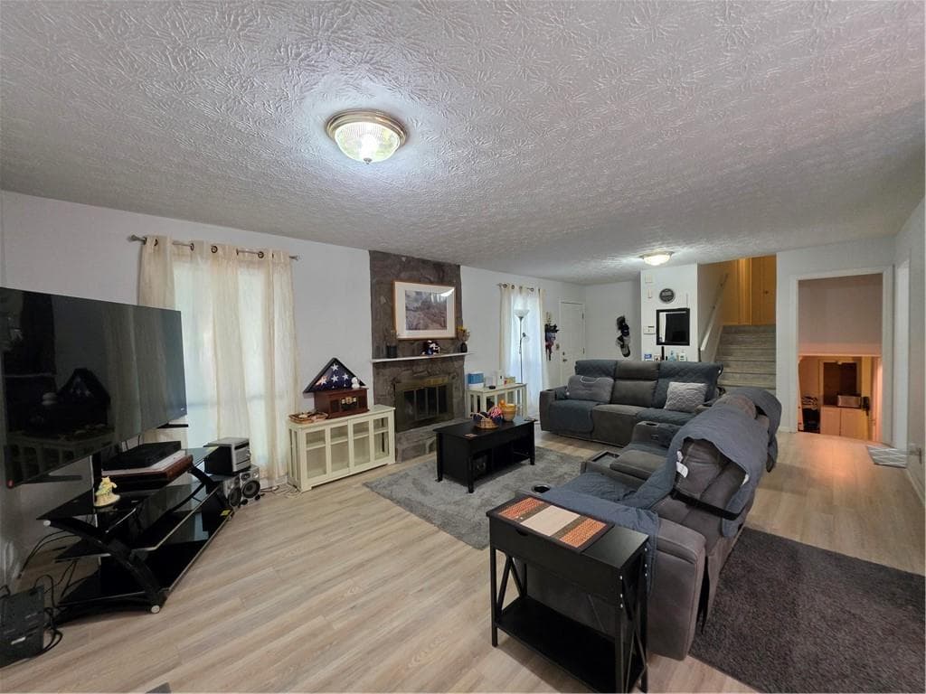 4 bedroom, 3 bathroom, 2,125 sq ft single family residence for sale at 692 Talemwood Court, Lawrenceville, GA 30044 — photo 4