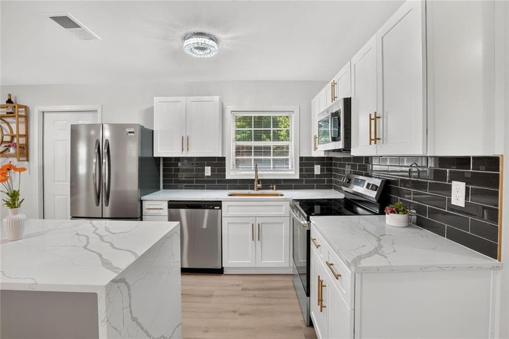 3 bedroom, 1 bathroom, 1,175 sq ft single family residence for sale at 2359 Baywood Drive, Atlanta, GA 30315 — photo 2