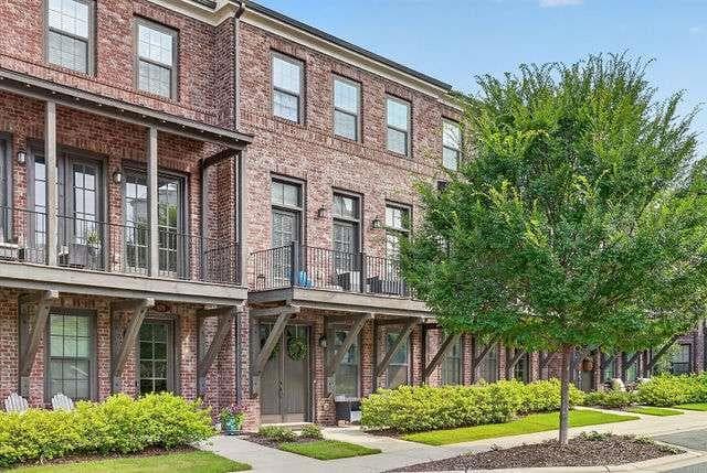 3 bedroom, 4 bathroom, 2,638 sq ft townhouse for sale at 883 Tisdale Trail, Marietta, GA 30068 — photo 1 of 40